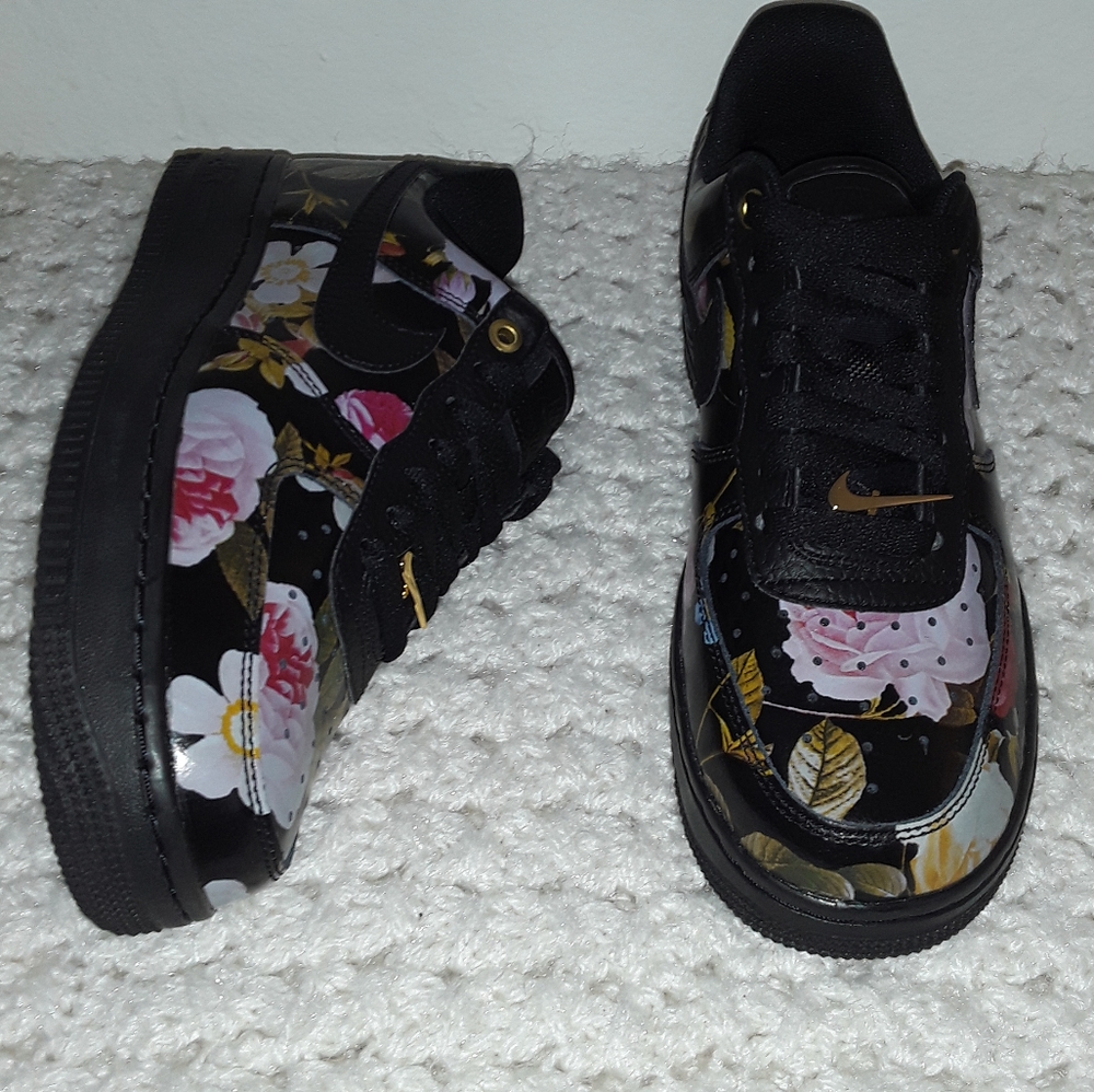 Nike Air Force 1 Low (Black Floral) size 7